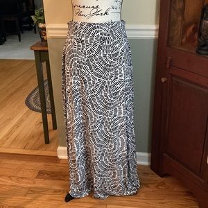 Talbots white with black print skirt